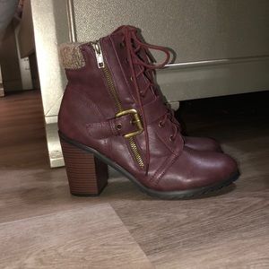 Burgundy laced up boots✨